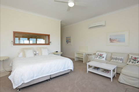 A Seascape Retreat - New South Wales Tourism  2